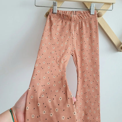 Flared rib peach flower