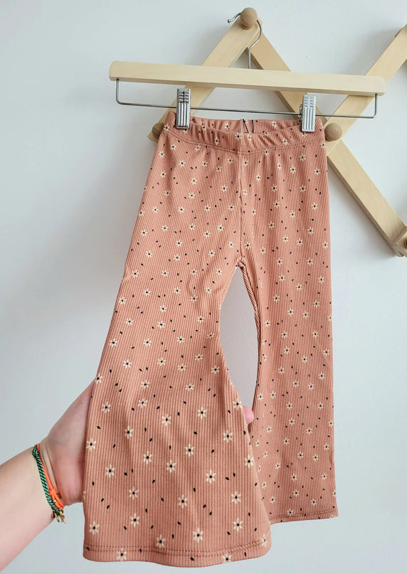 Flared rib peach flower