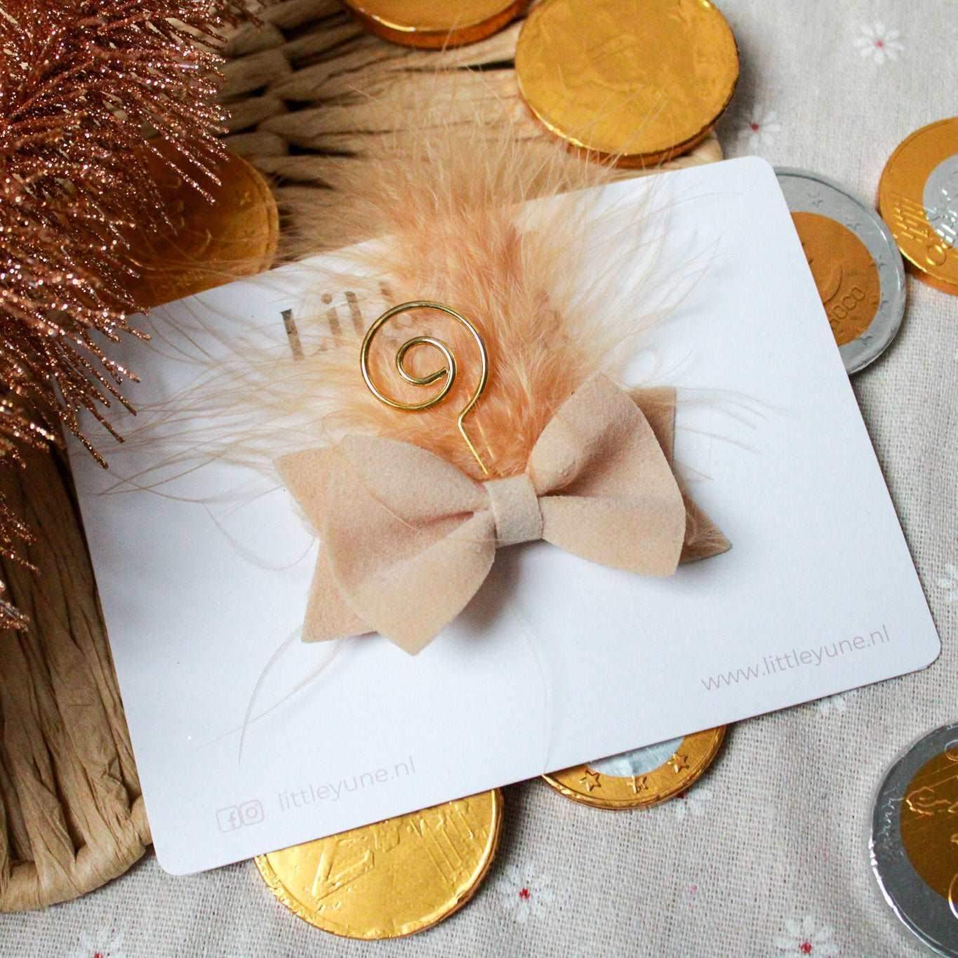 Sinterklaas haarstrik beige suède