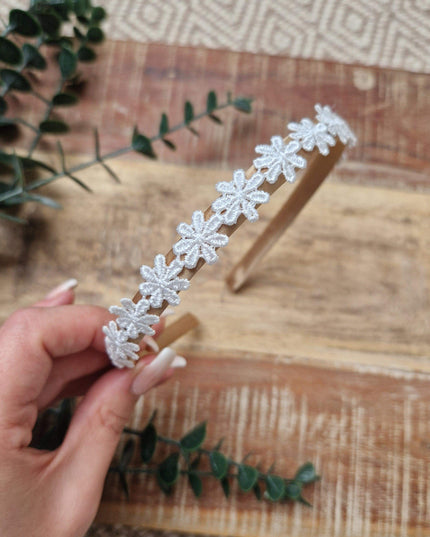 Diadeem white flower