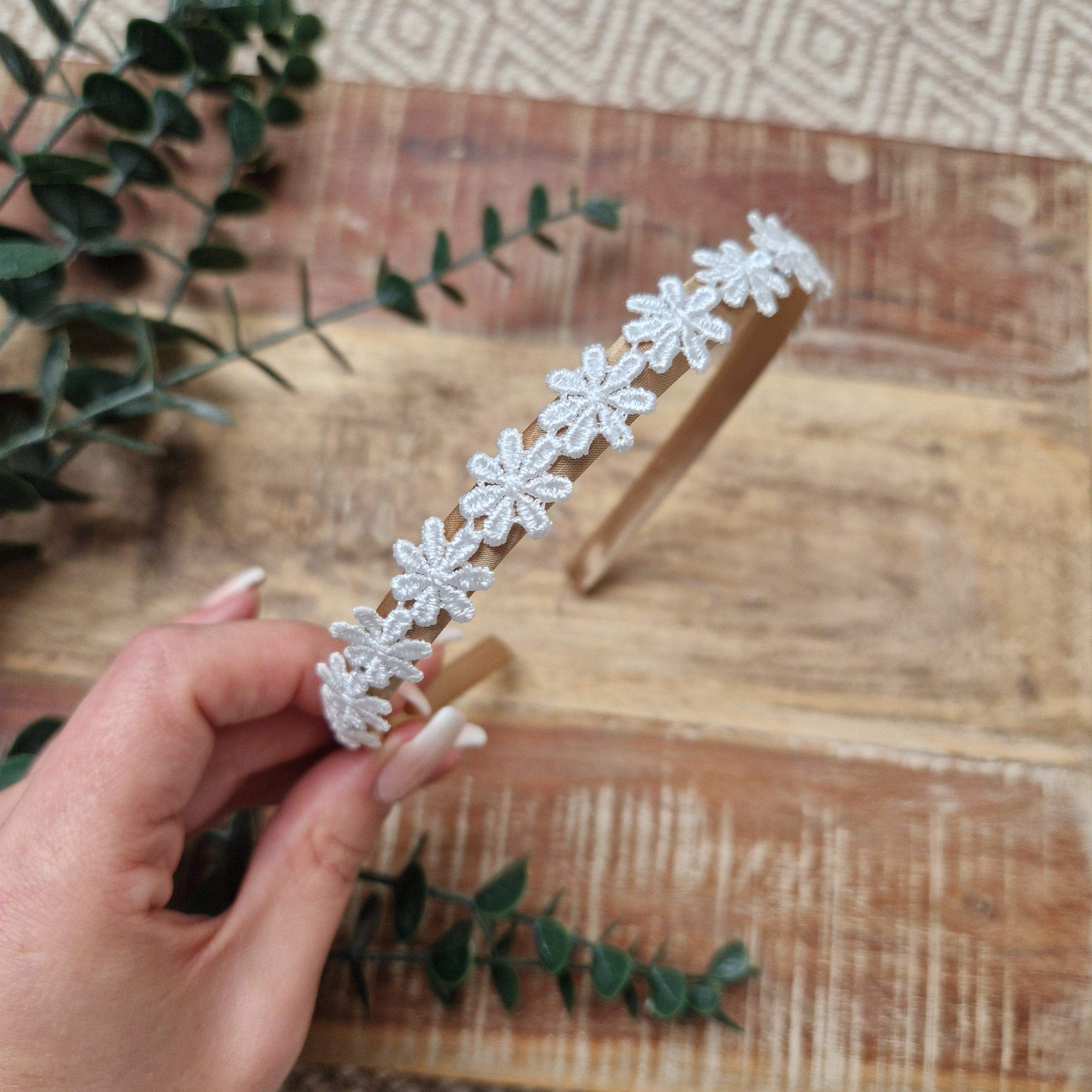 Diadeem white flower